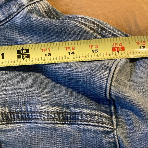 LOGO by Lori Goldstein Women's Shirt Jacket Sz 6 Denim w Frayed Hem Blue A587517 - Picture 3 of 6